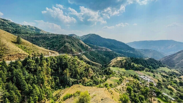 road cutting throught mountains in chakrata