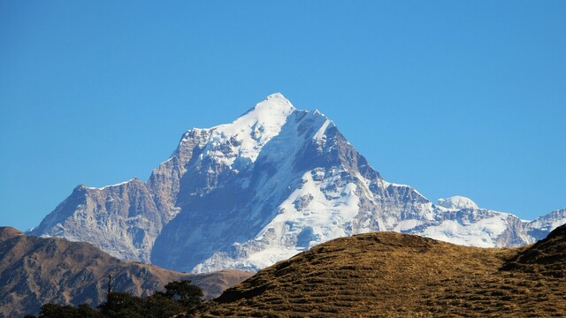 snow covered mountain peak in chamoli