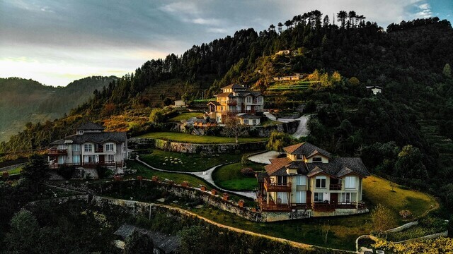 luxurious mansions situated on the edge of hills in mussoorie